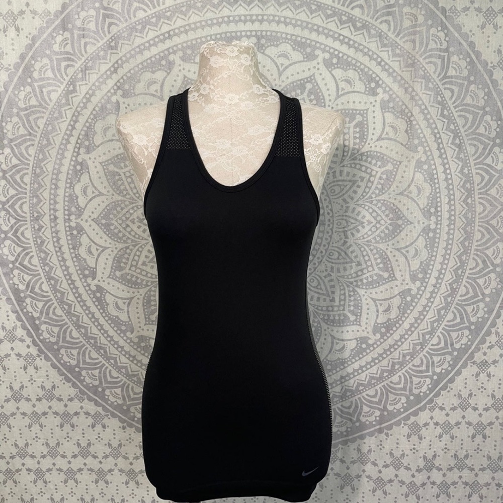 Like New $48 Nike Seamless Workout Exercise Tank Top Shirt Stretch Black Grey XS